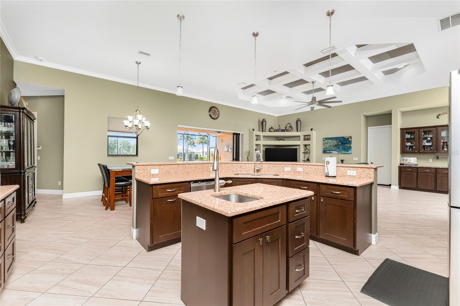 174 Rotonda Blvd E Property Photo 20