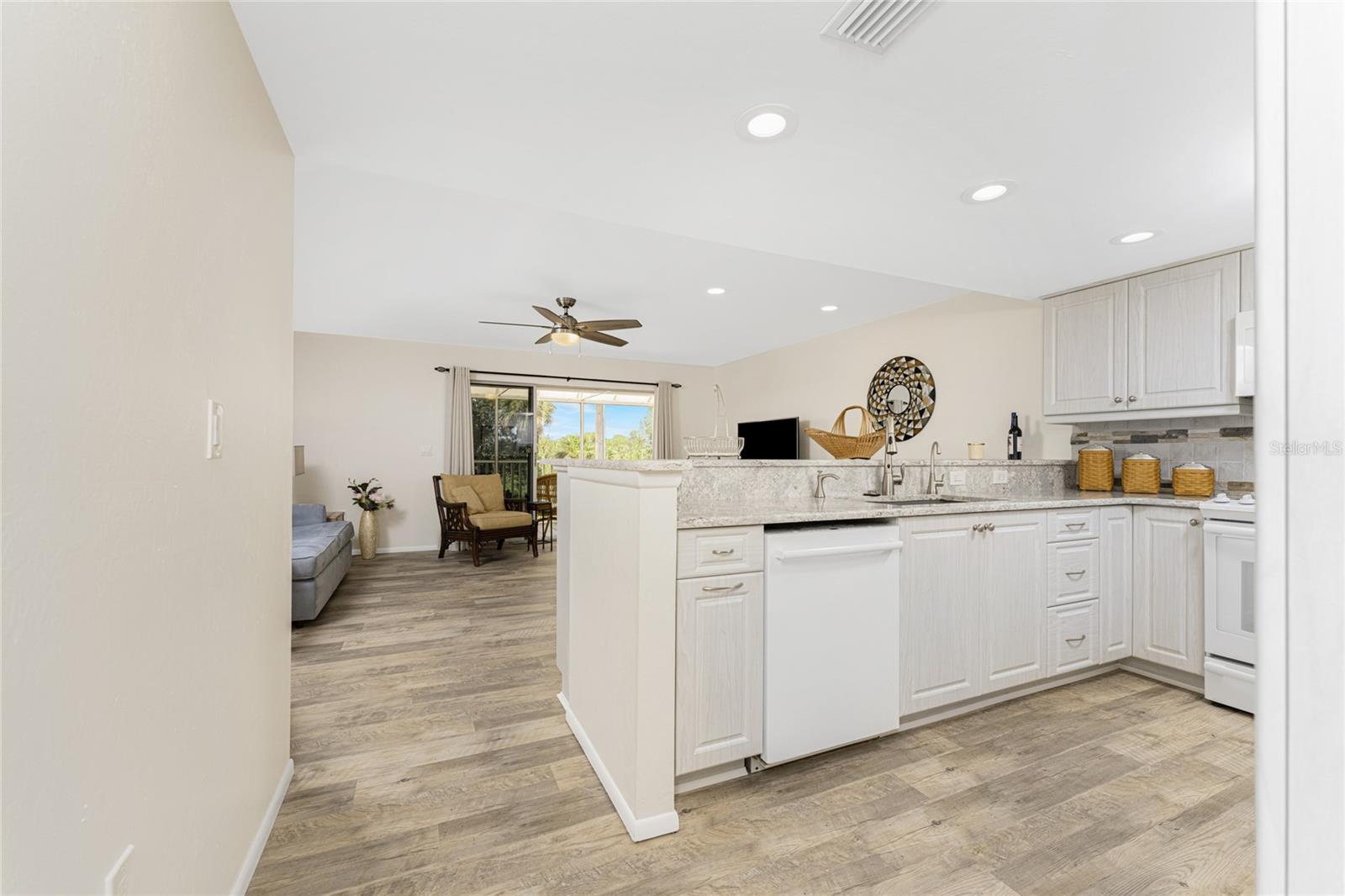 6800 Placida Rd #th2, 1b Property Photo 4
