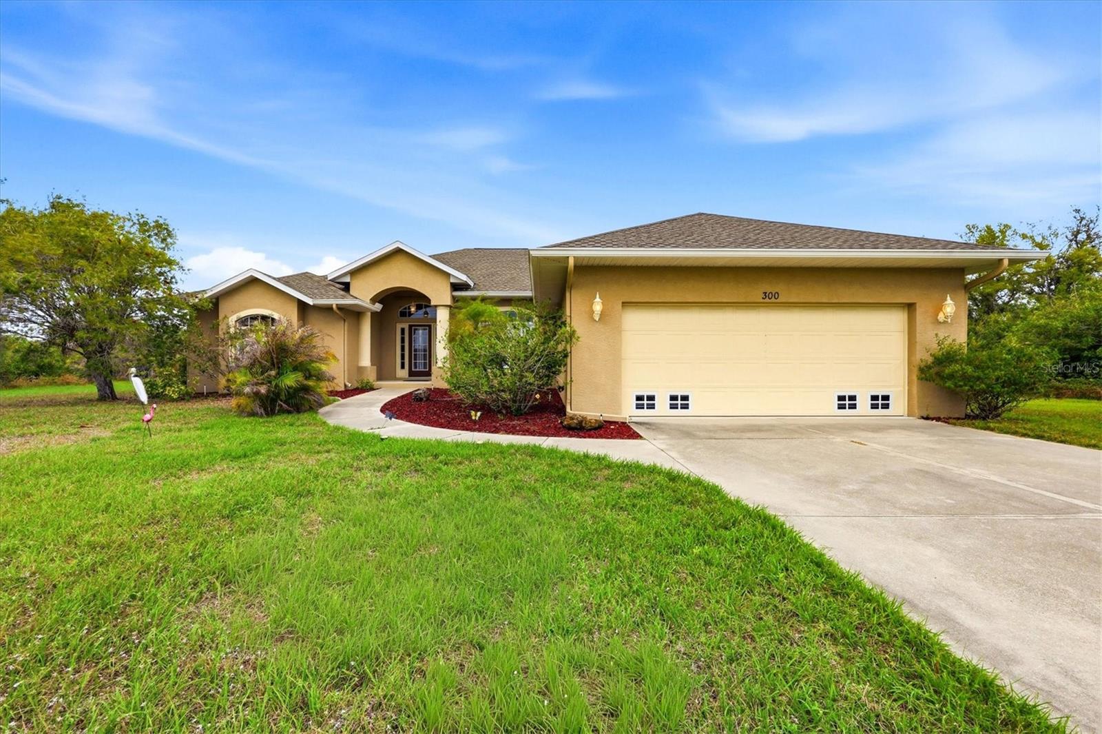 300 Baytree Dr Property Photo 3