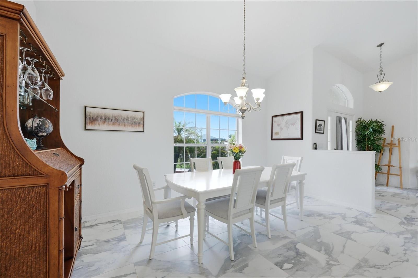 300 Baytree Dr Property Photo 10