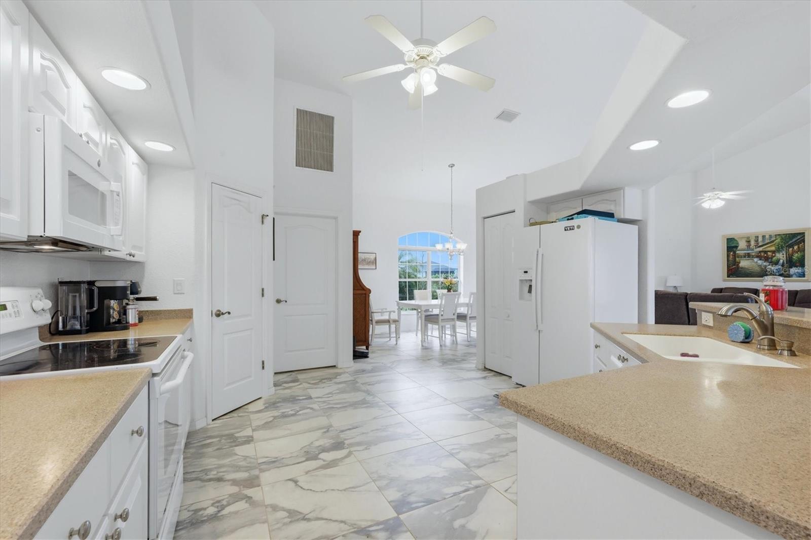 300 Baytree Dr Property Photo 15