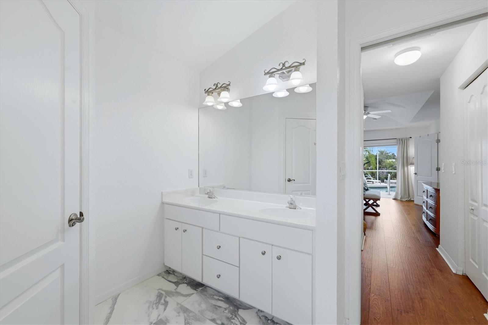 300 Baytree Dr Property Photo 24