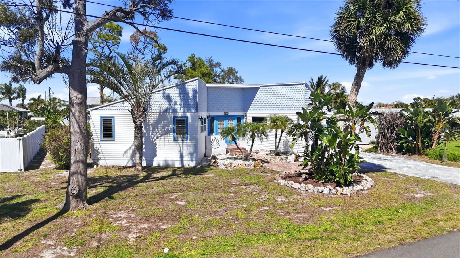 1052 Kant St Property Photo 3