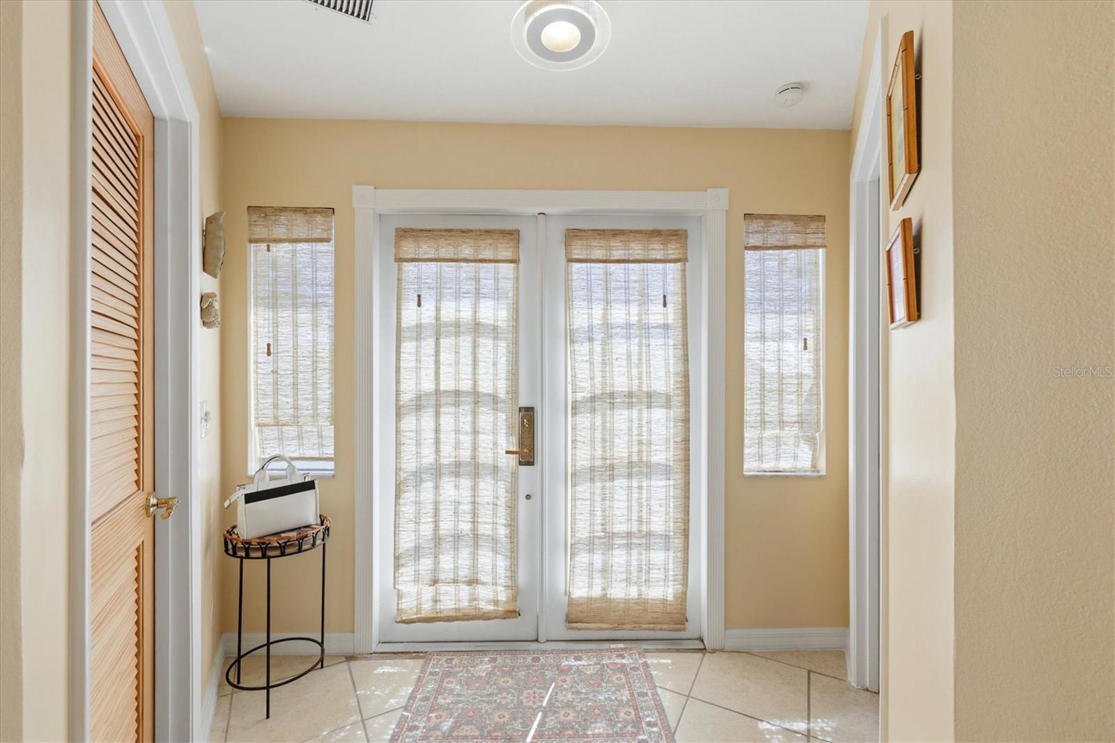 1052 Kant St Property Photo 7