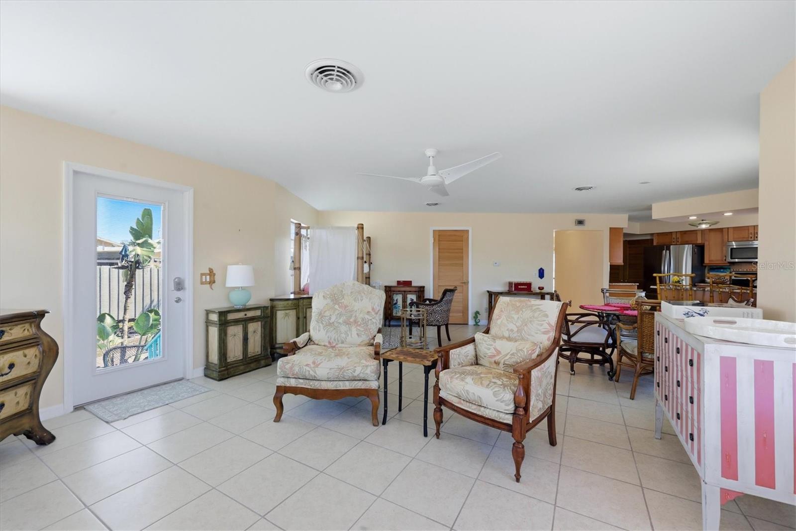 1052 Kant St Property Photo 13