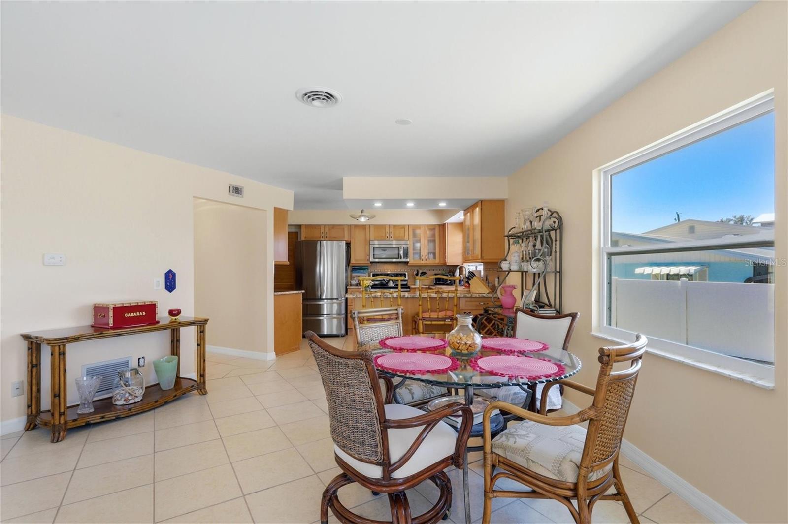 1052 Kant St Property Photo 14