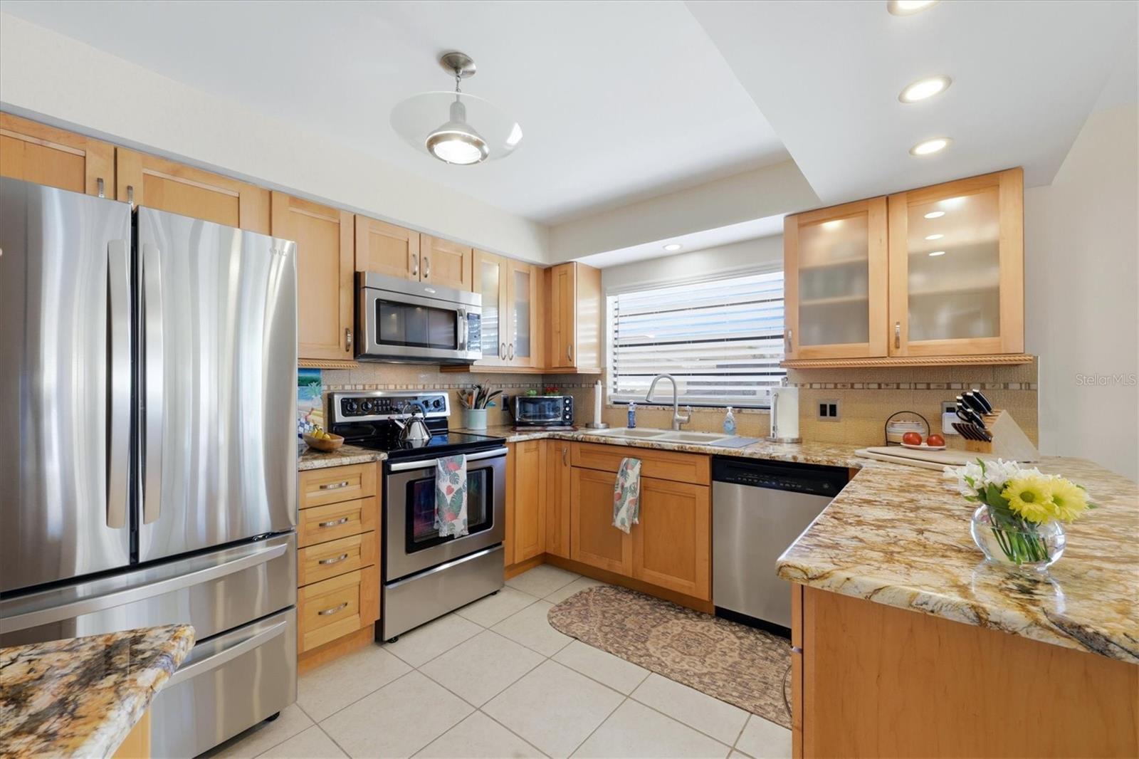 1052 Kant St Property Photo 17