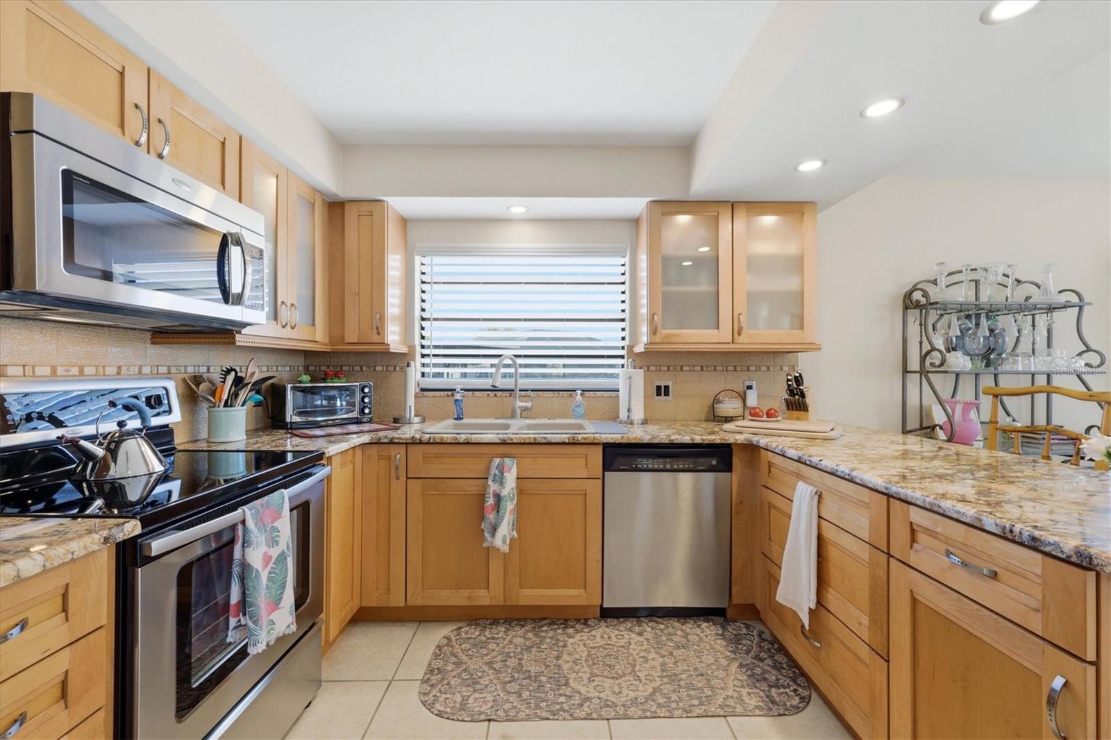 1052 Kant St Property Photo 18