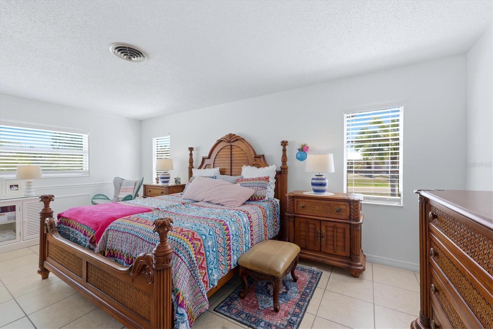 1052 Kant St Property Photo 21