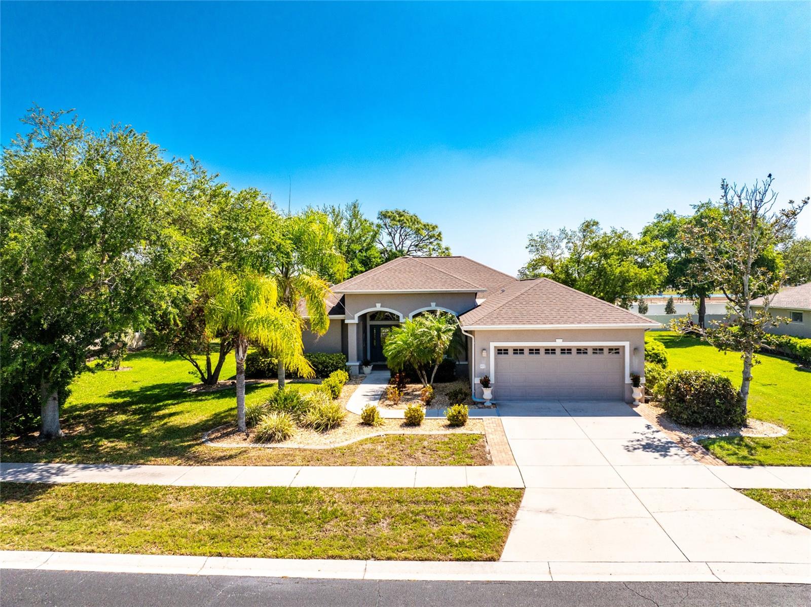 872 CLEAR LAKE DR