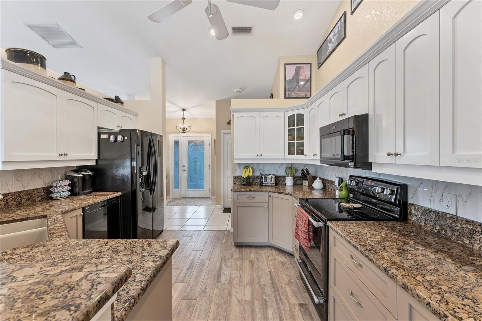 2555 Dixon Ter Property Photo 15