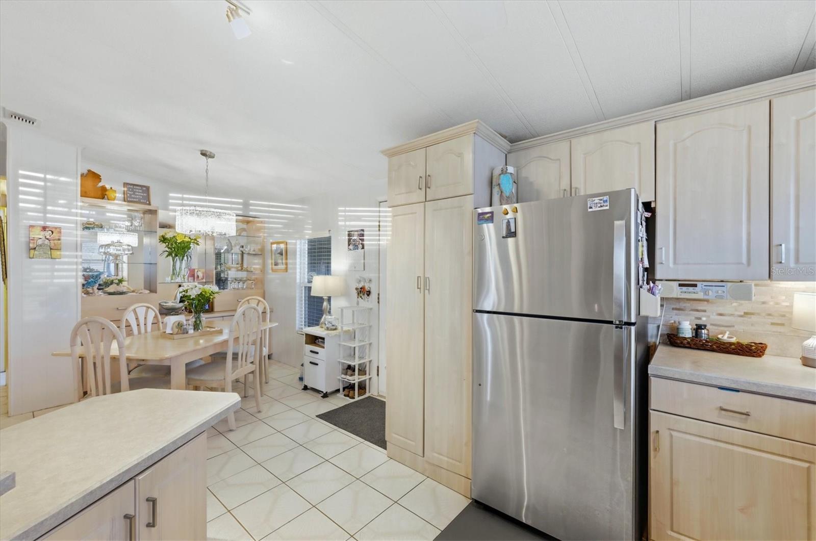 727 Butterfield Cir Property Photo 4