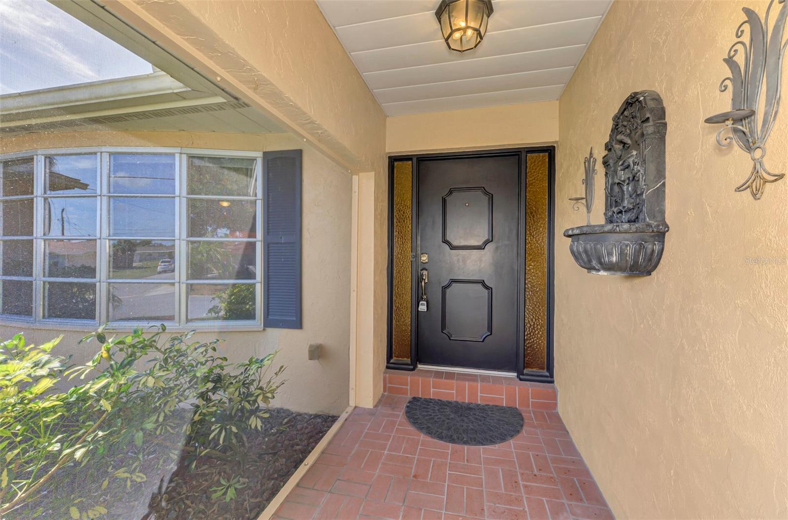1290 Lakeside Dr Property Photo 4