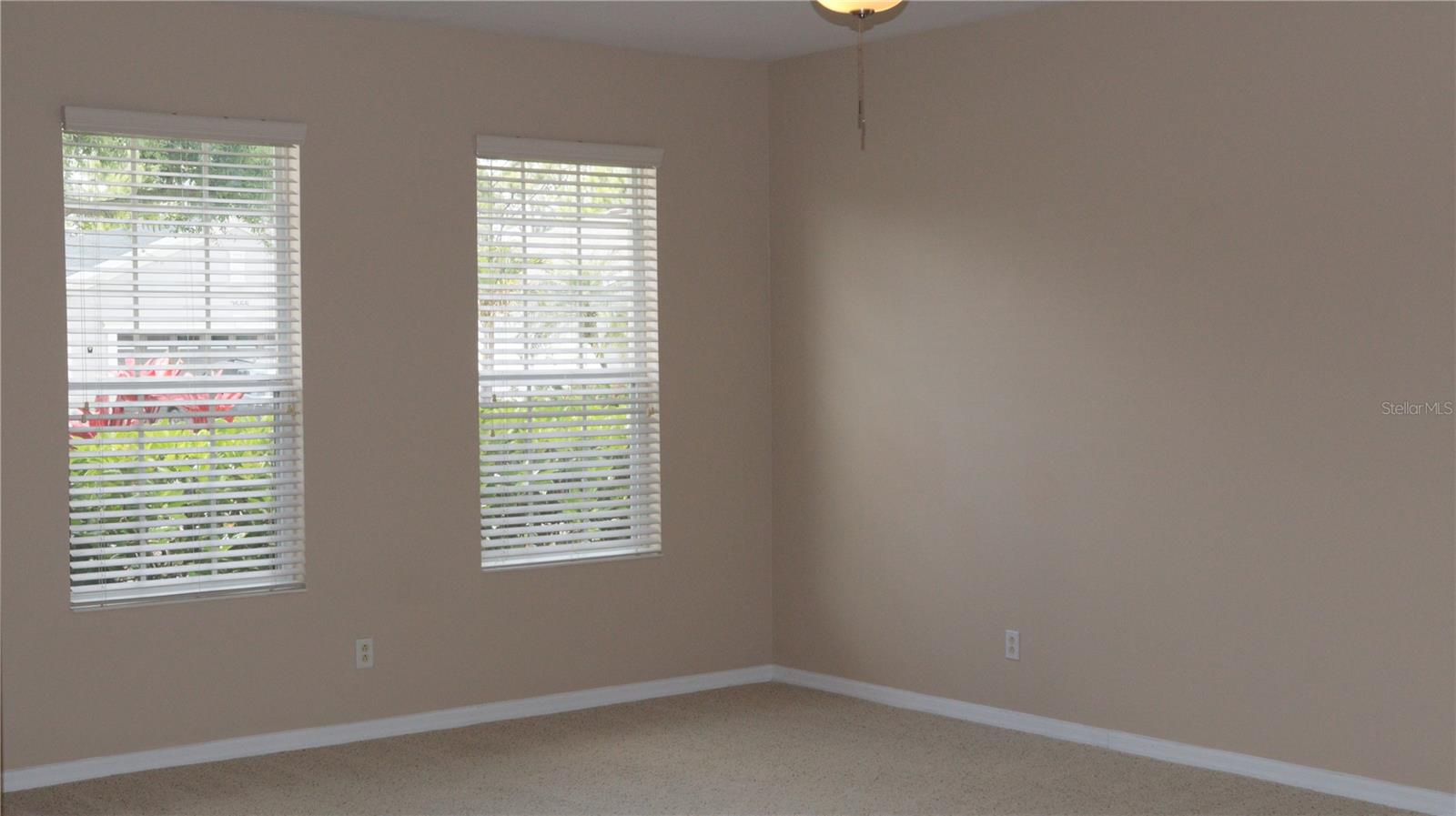 2552 Hobblebrush Dr Property Photo 3