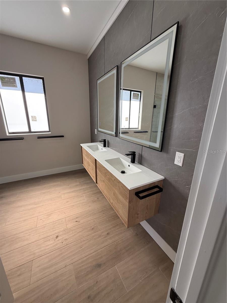 47 Brig Cir E Property Photo 5