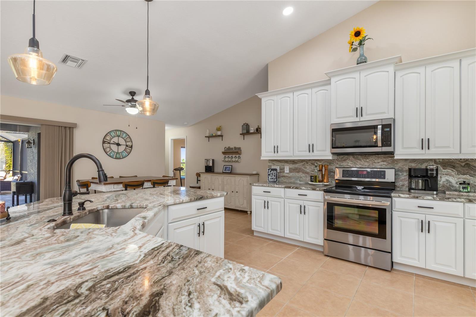 8251 Arlewood Cir Property Photo 7