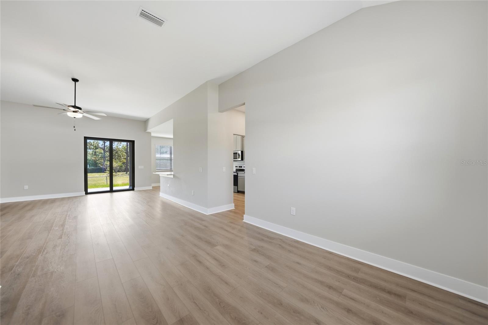 5104 Munhall St Property Photo 3