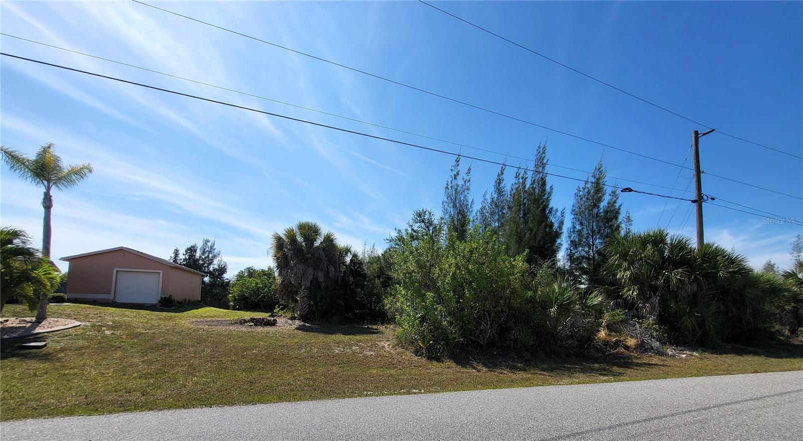9598 Spring Cir Property Photo 3