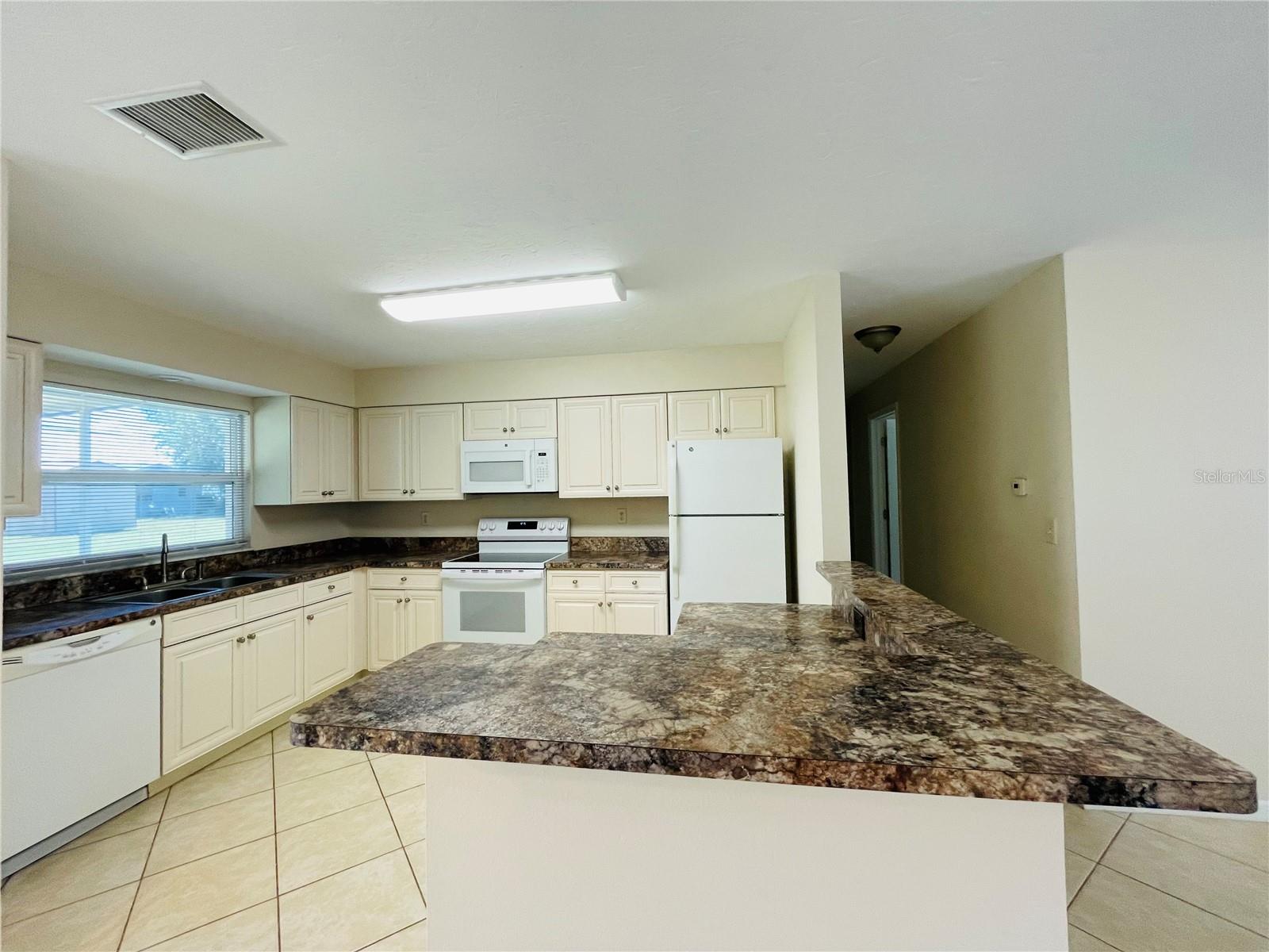 1506 Dewitt St Property Photo 5