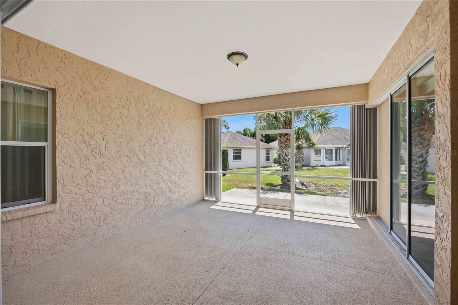 409 Tomoka Dr Property Photo 3