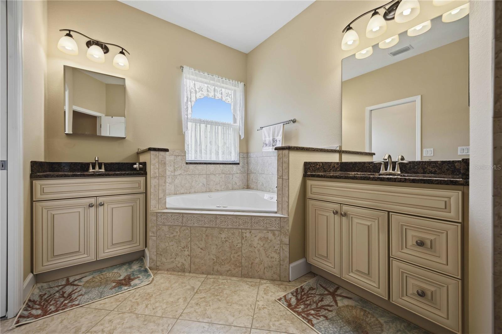 409 Tomoka Dr Property Photo 24