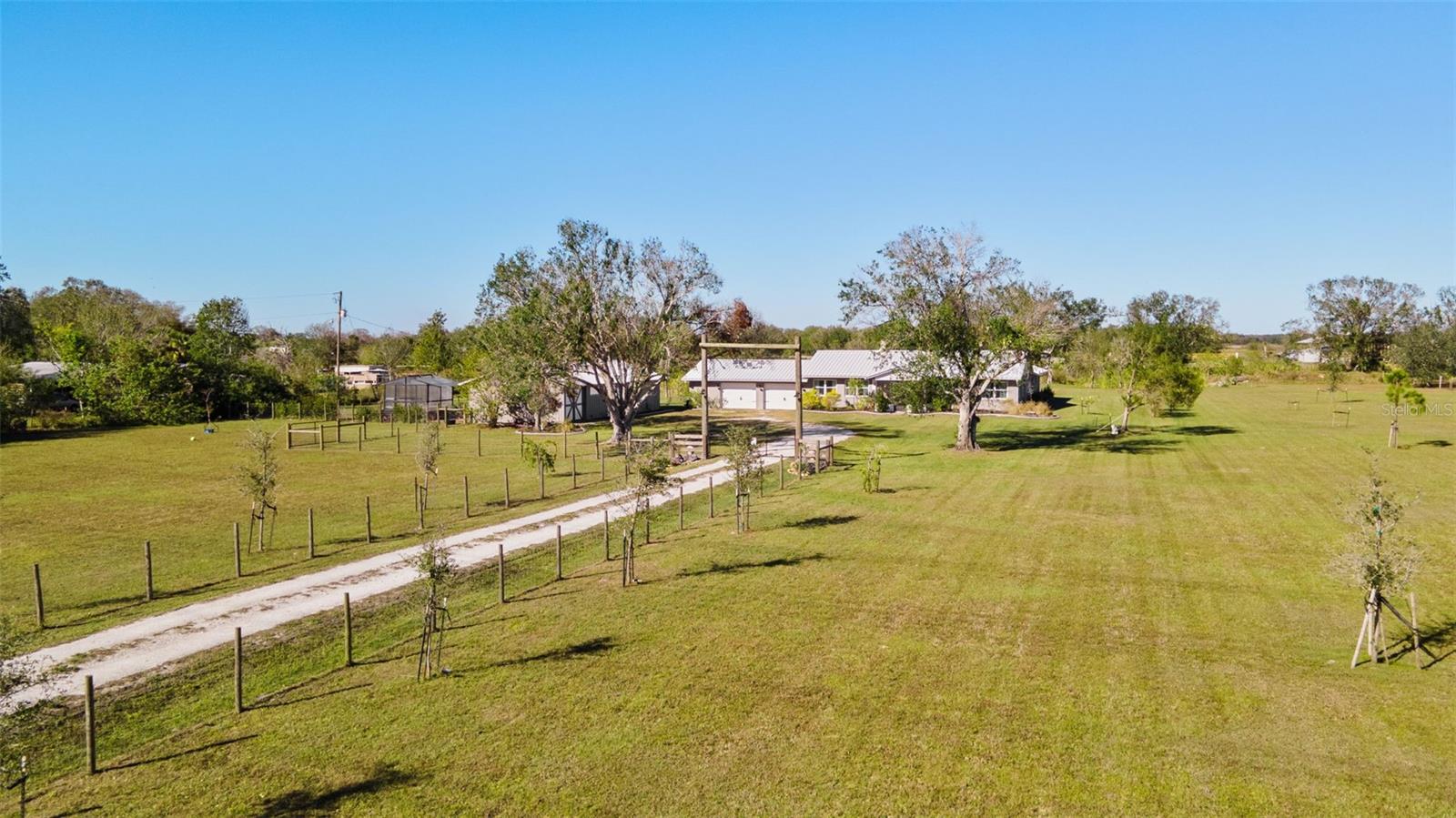 2222 Se Mcclelland Drive Property Photo 1