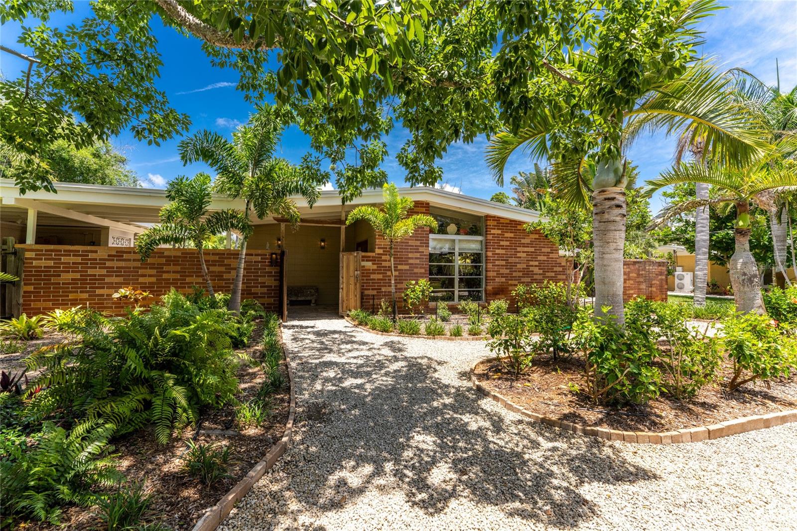 20 SPANIARDS RD Property Photo 1