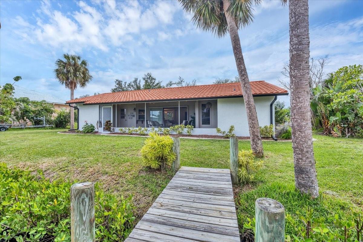 4696 Pompano St Property Photo 4