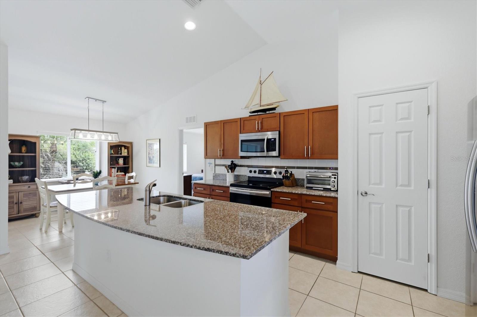 150 Baytree Dr Property Photo 3