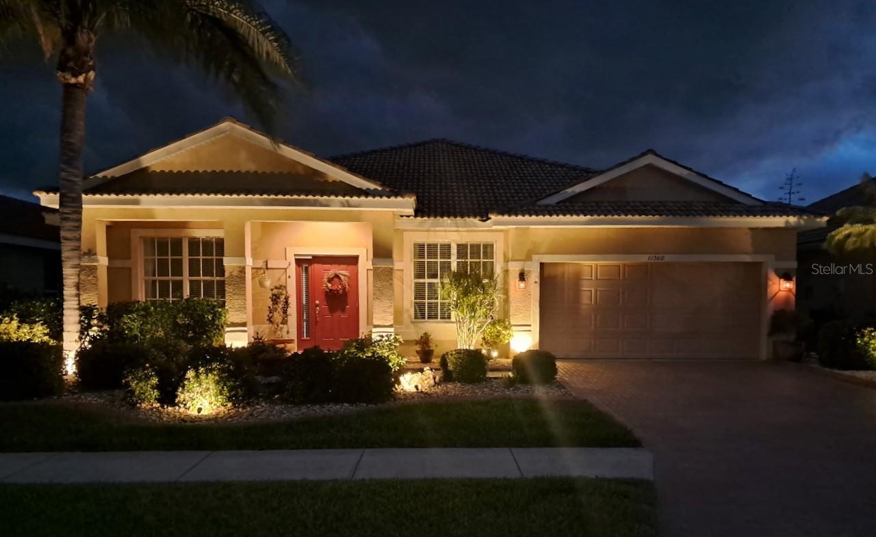 11360 Dancing River Dr Property Photo 3