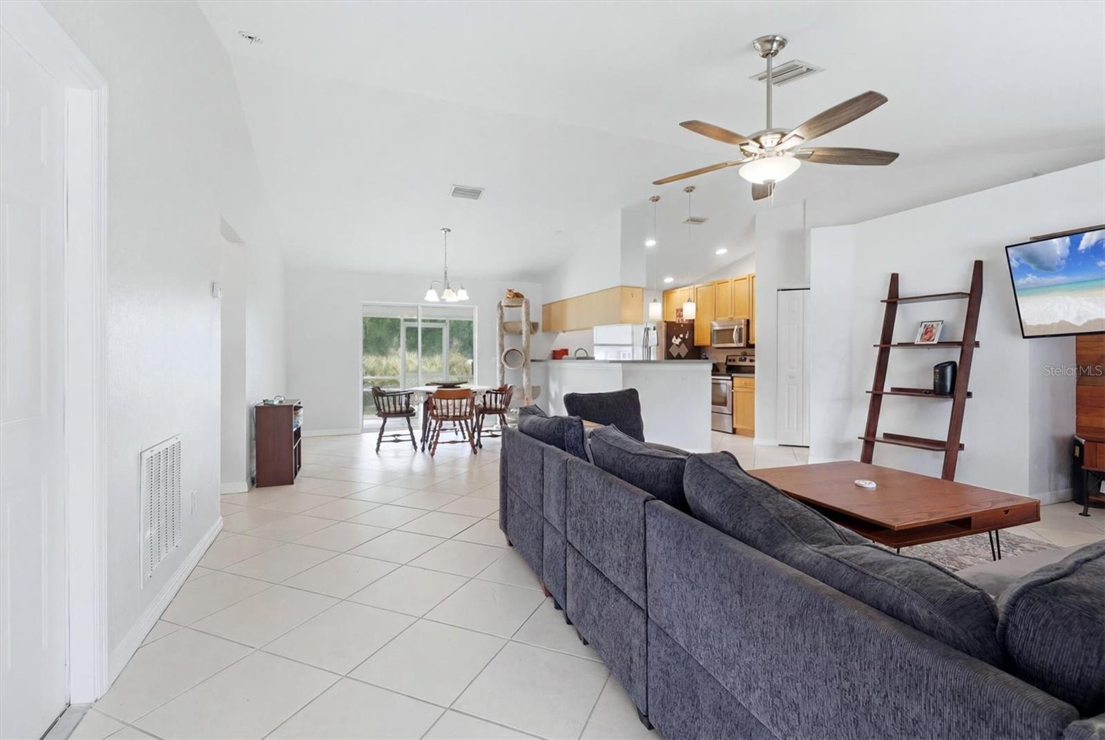 3265 Quarter St Property Photo 3