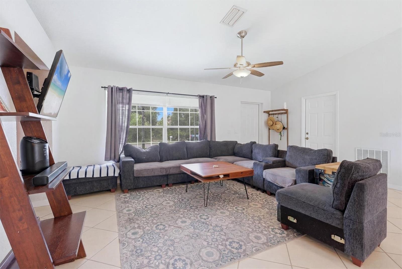 3265 Quarter St Property Photo 5