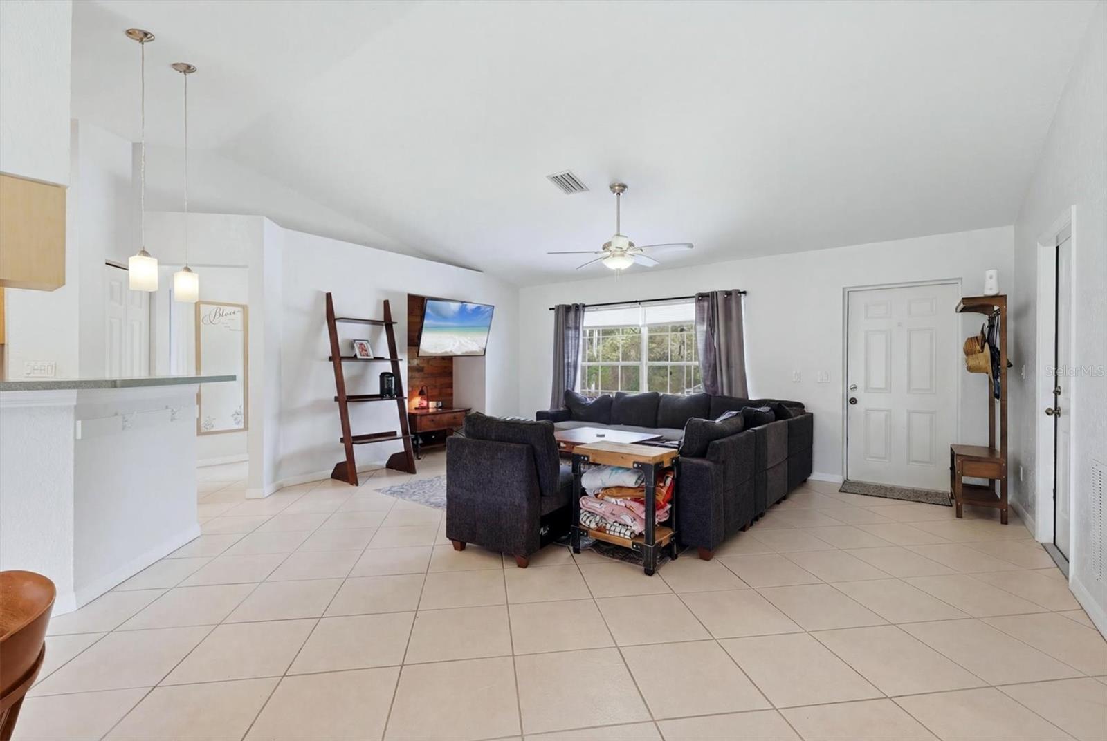 3265 Quarter St Property Photo 7