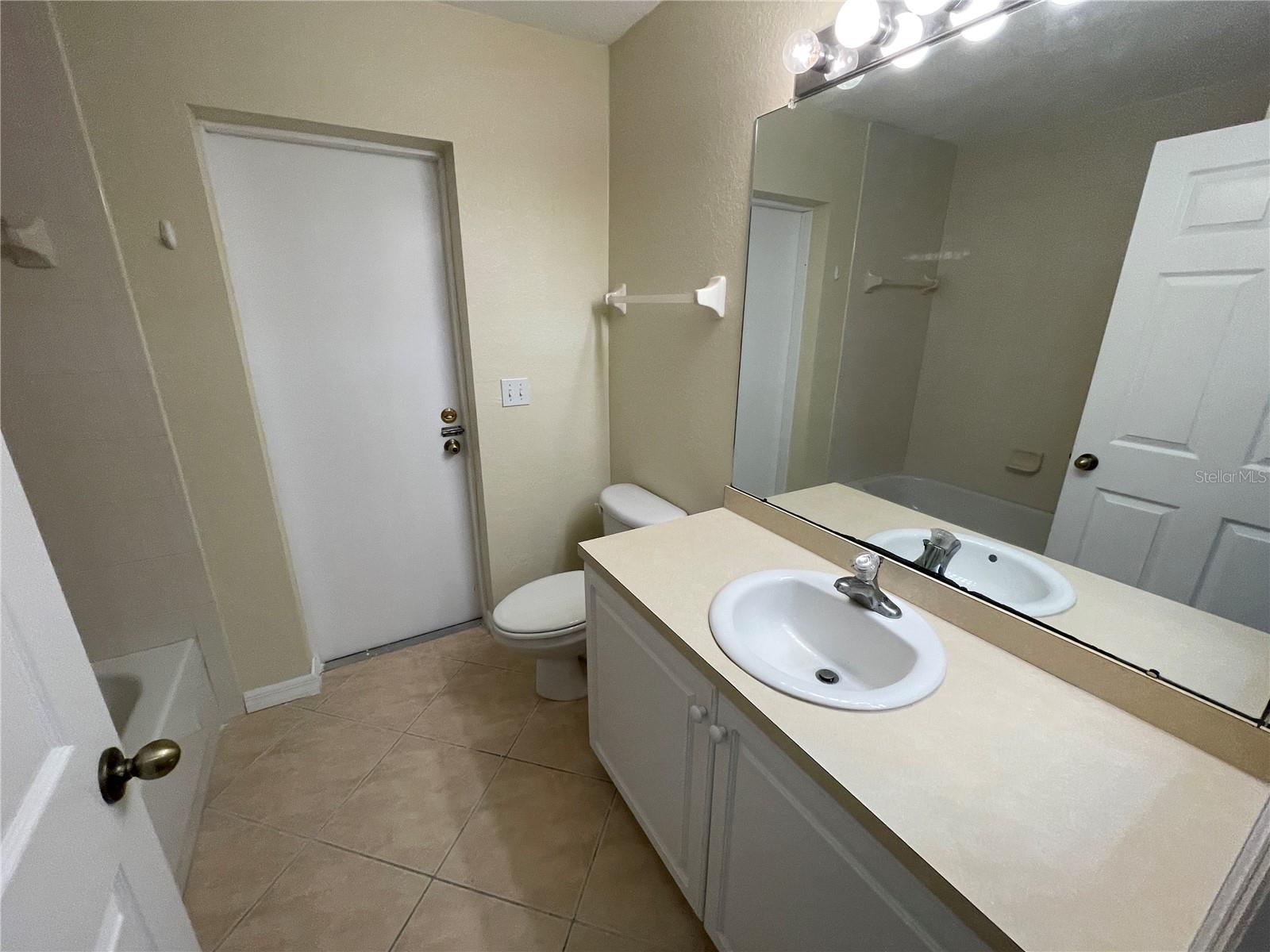 2498 Margaret Ln Property Photo 6