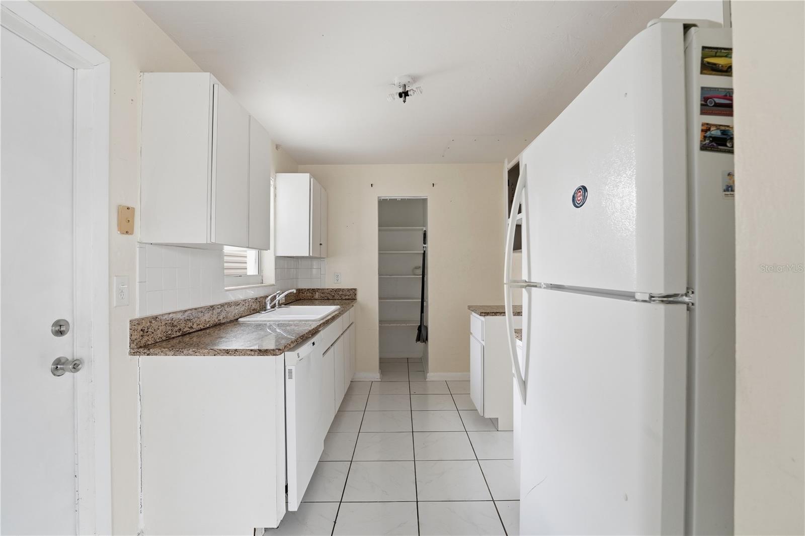 21123 Glendale Ave Property Photo 3