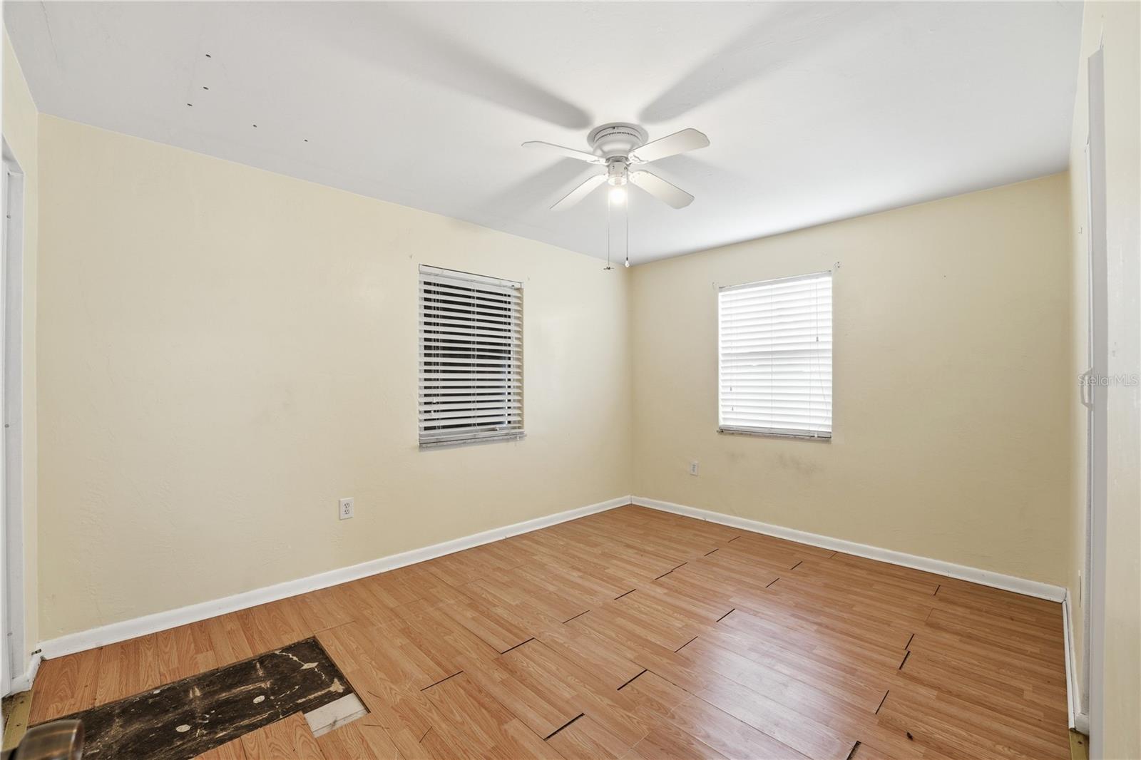 21123 Glendale Ave Property Photo 14