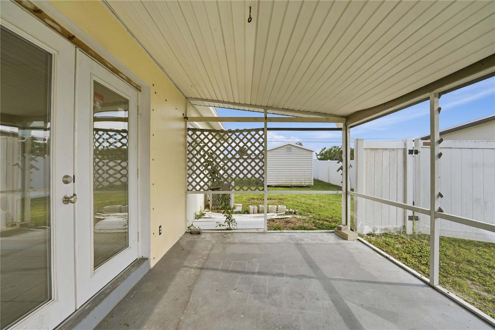 21123 Glendale Ave Property Photo 21