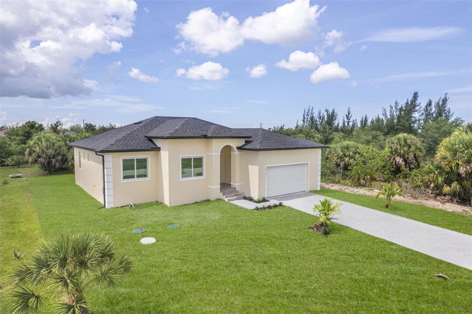 15419 Seafoam Cir Property Photo 3