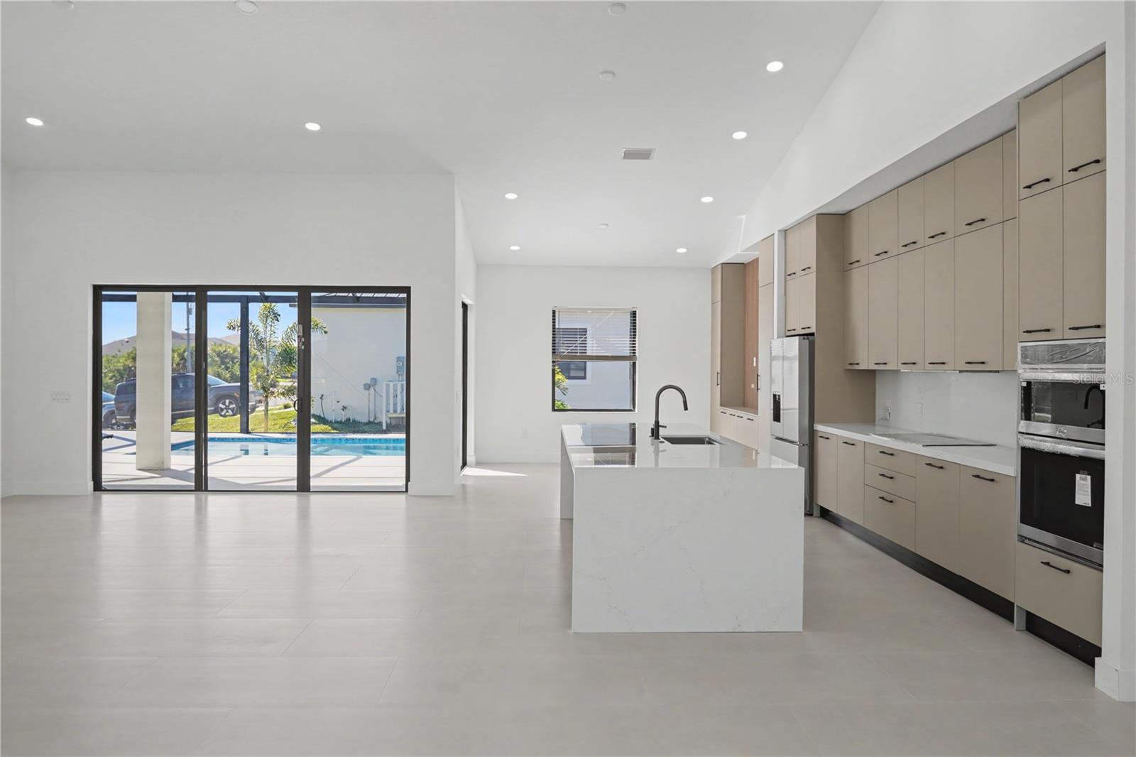 14687 Lillian Cir Property Photo 4
