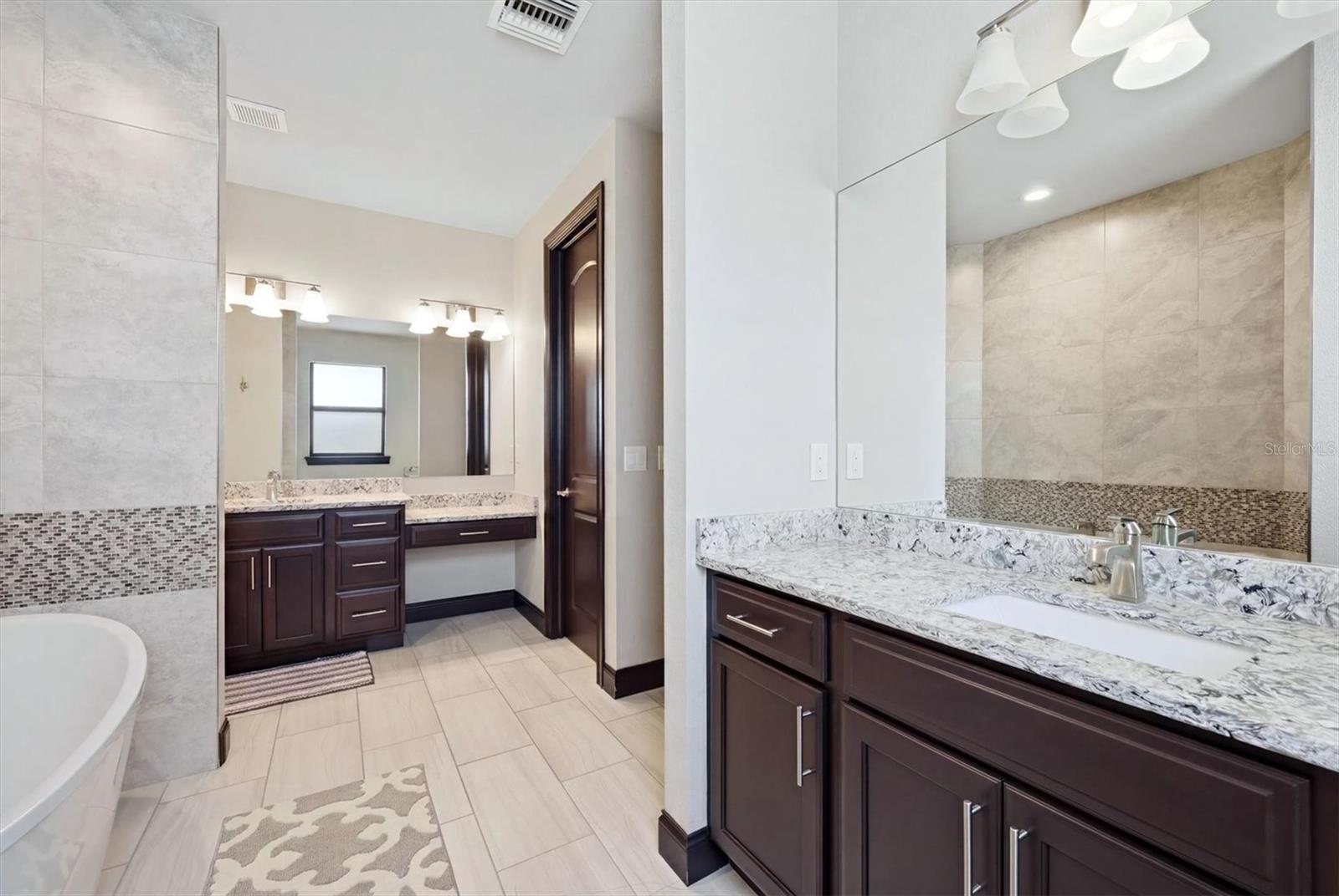 9404 Spring Cir Property Photo 18
