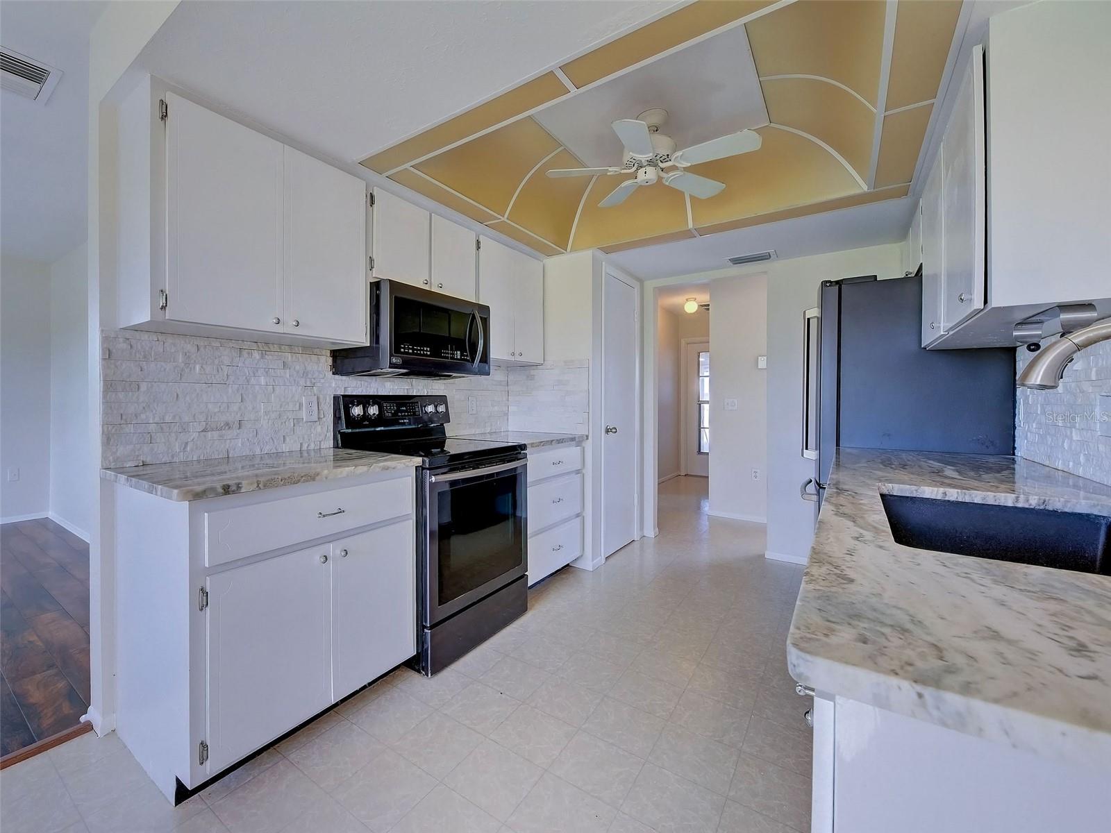 412 Pine Tree Ter Property Photo 15