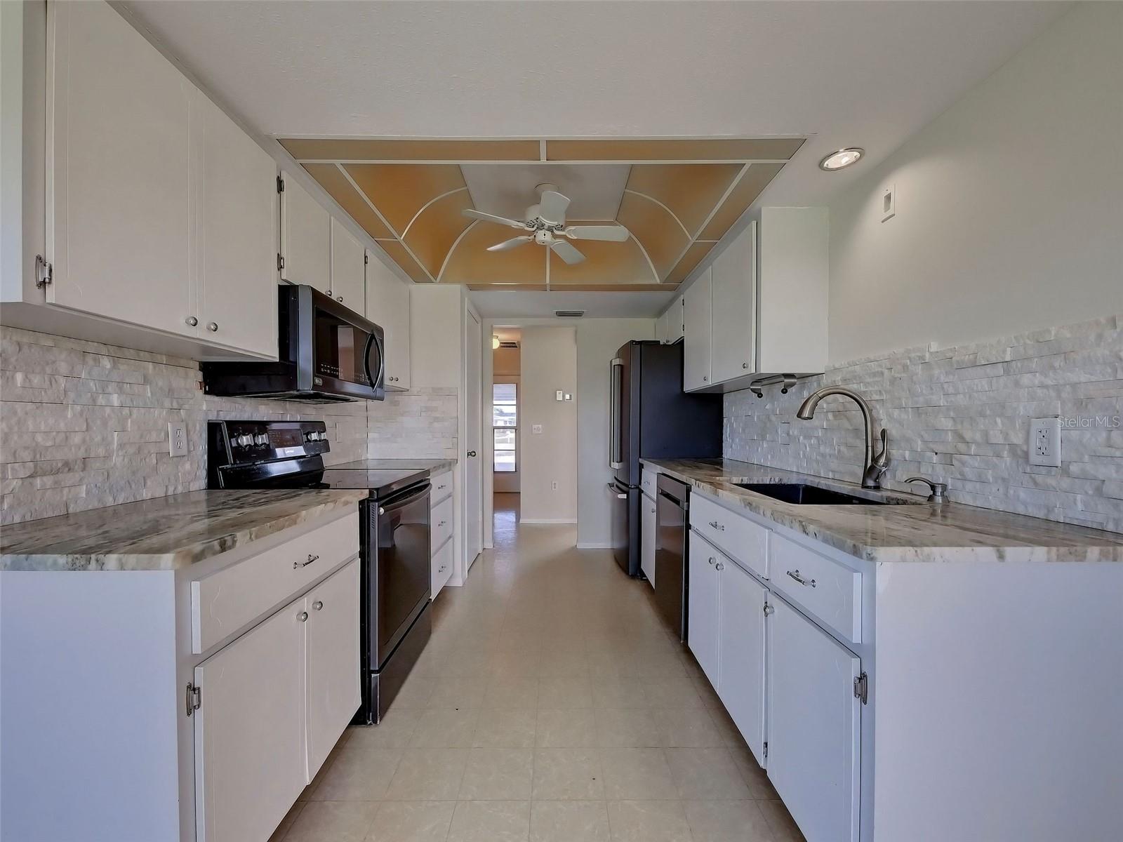 412 Pine Tree Ter Property Photo 18