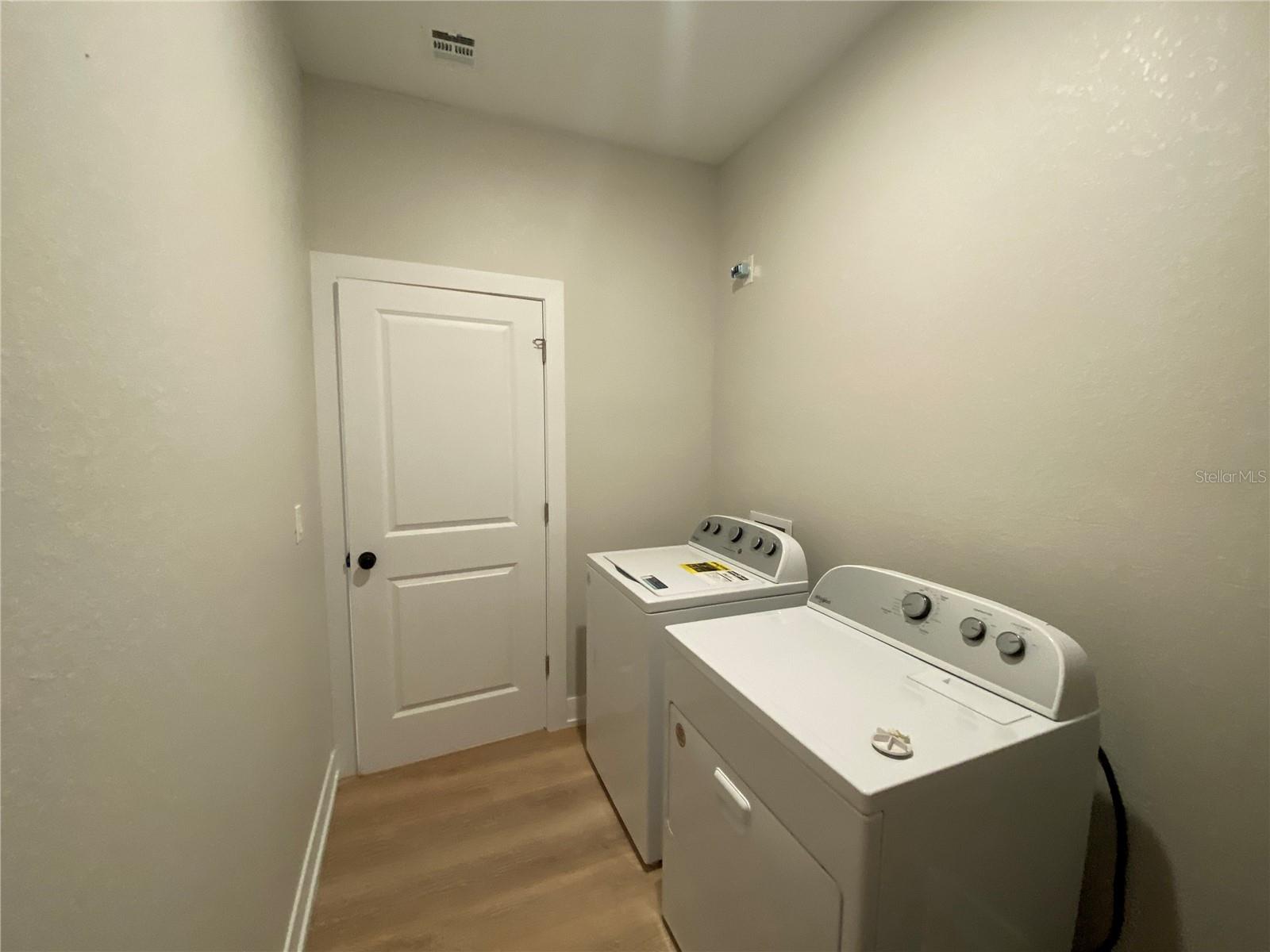 10524 Pendleton Ave Property Photo 14