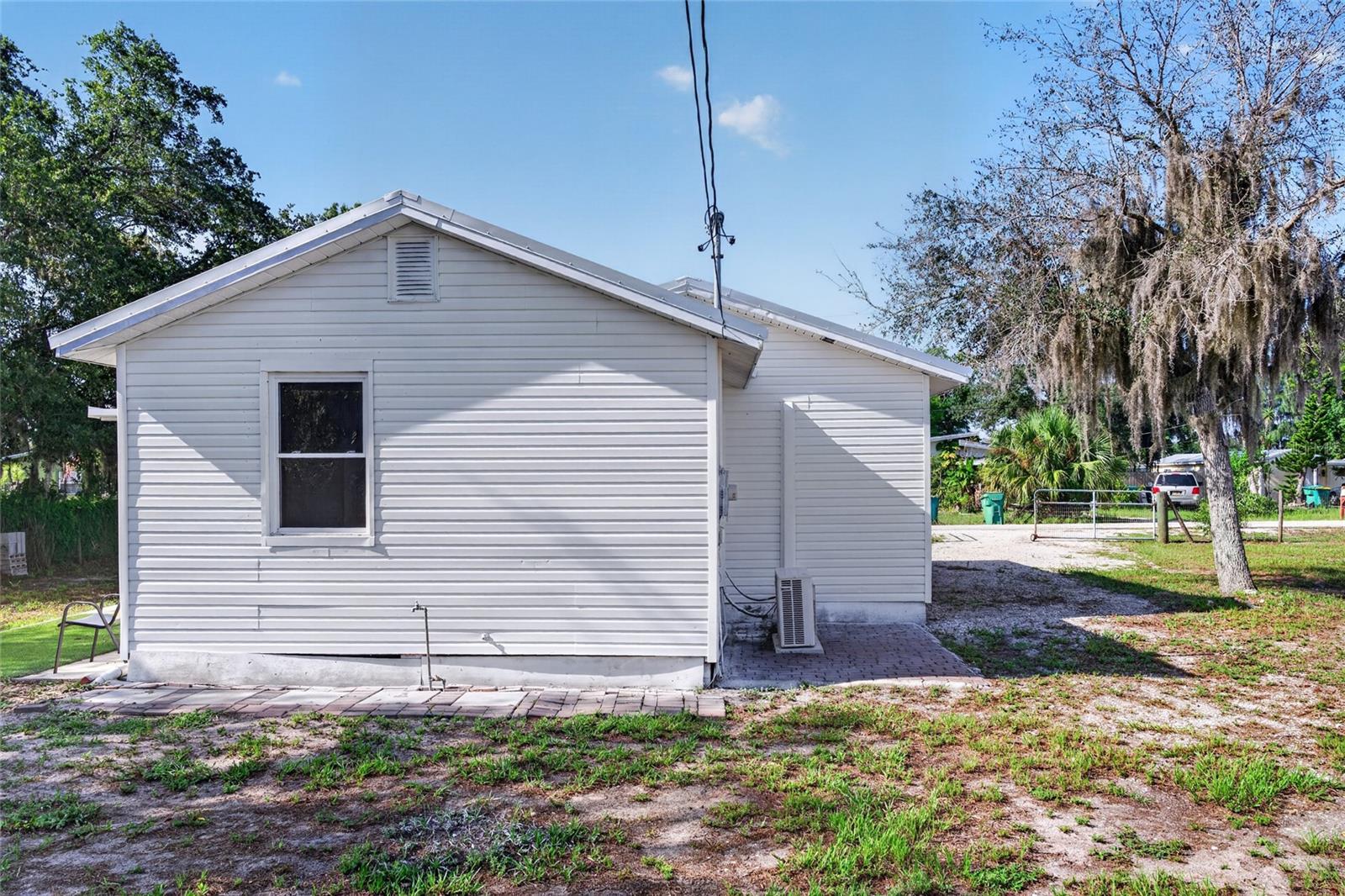 8024 Hillman Ave Property Photo 18