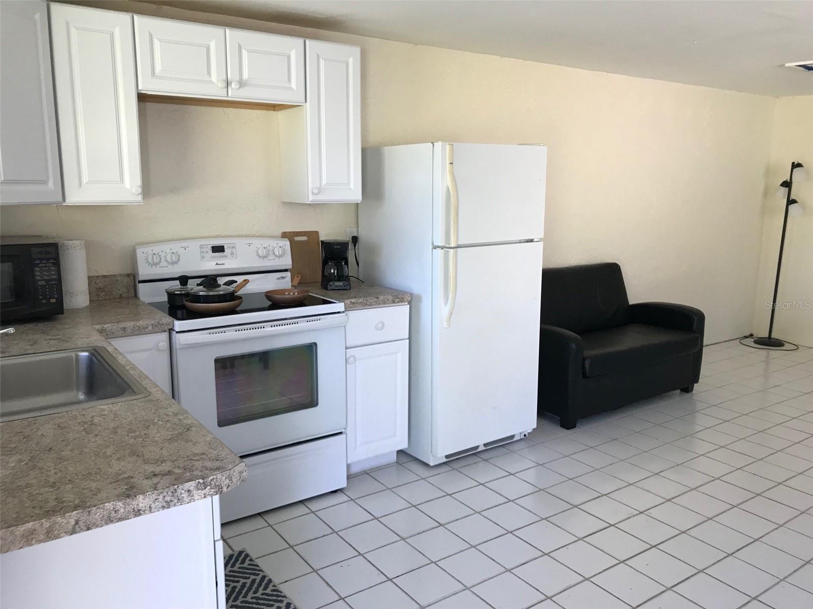 1825 Shadow Ln Property Photo 17