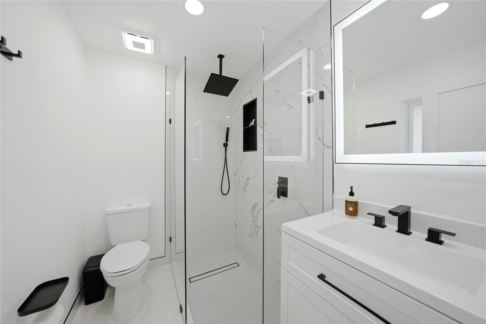 2506 Lakeshore Cir Property Photo 16