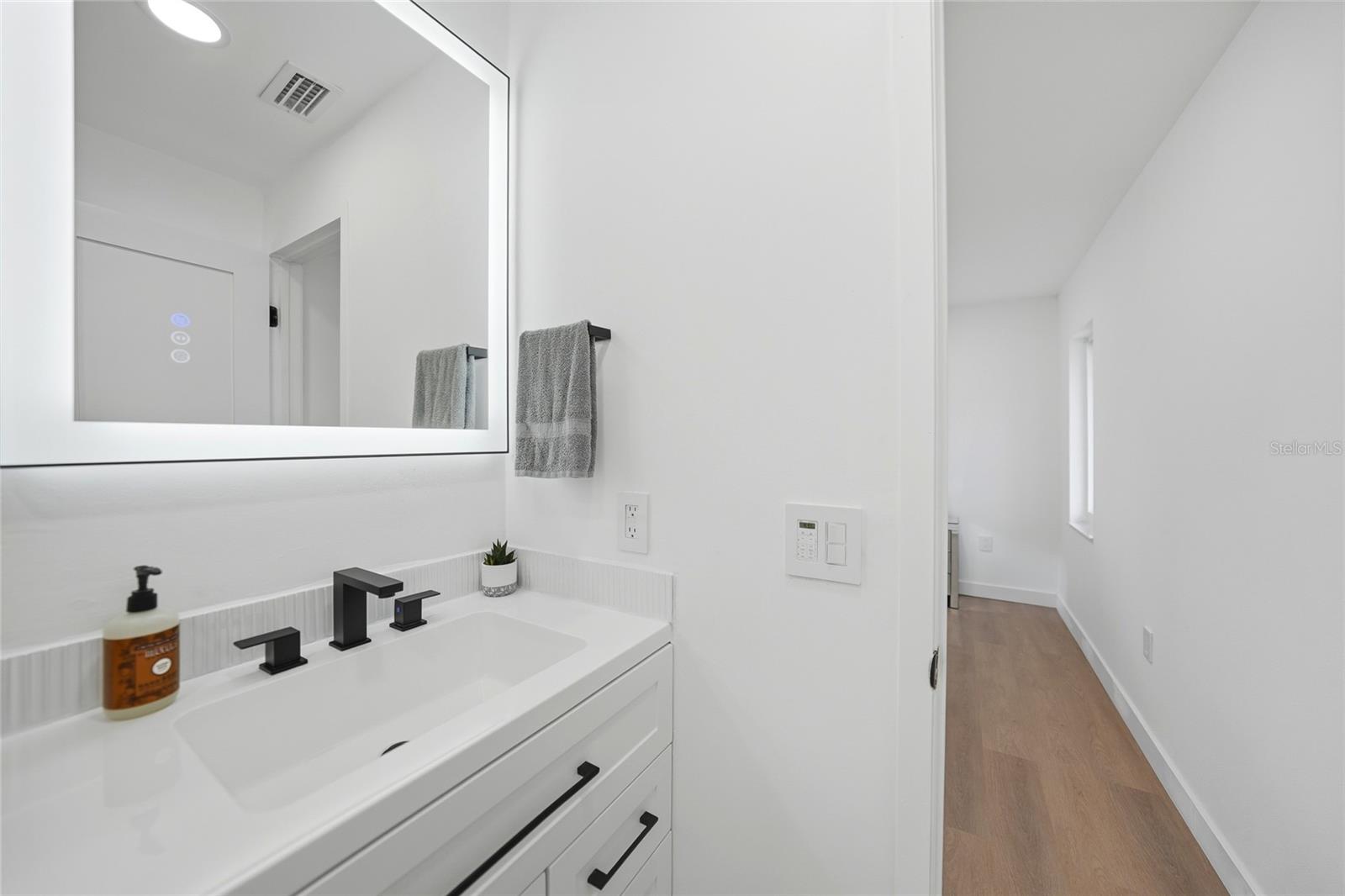 2506 Lakeshore Cir Property Photo 17
