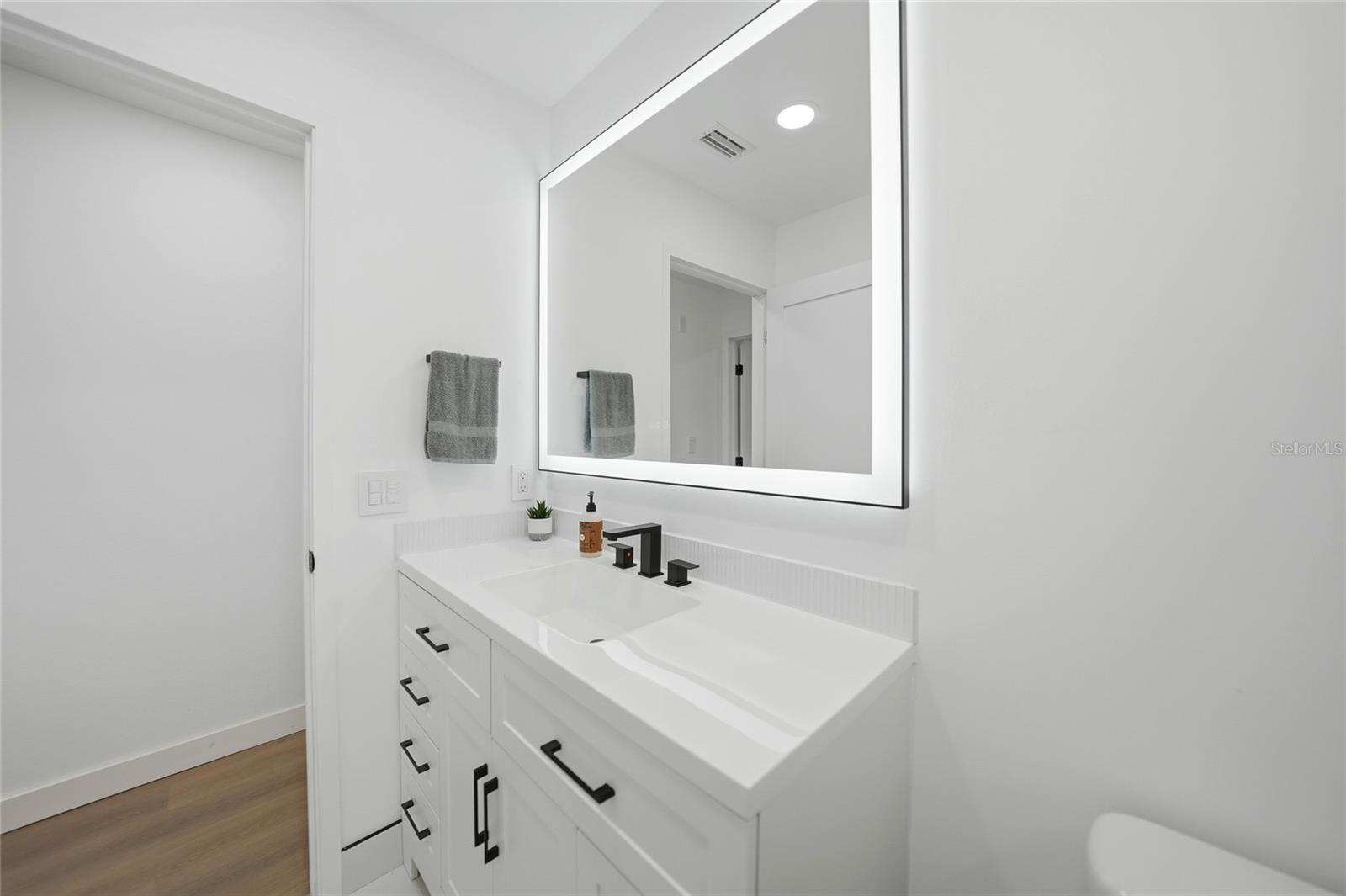 2506 Lakeshore Cir Property Photo 18