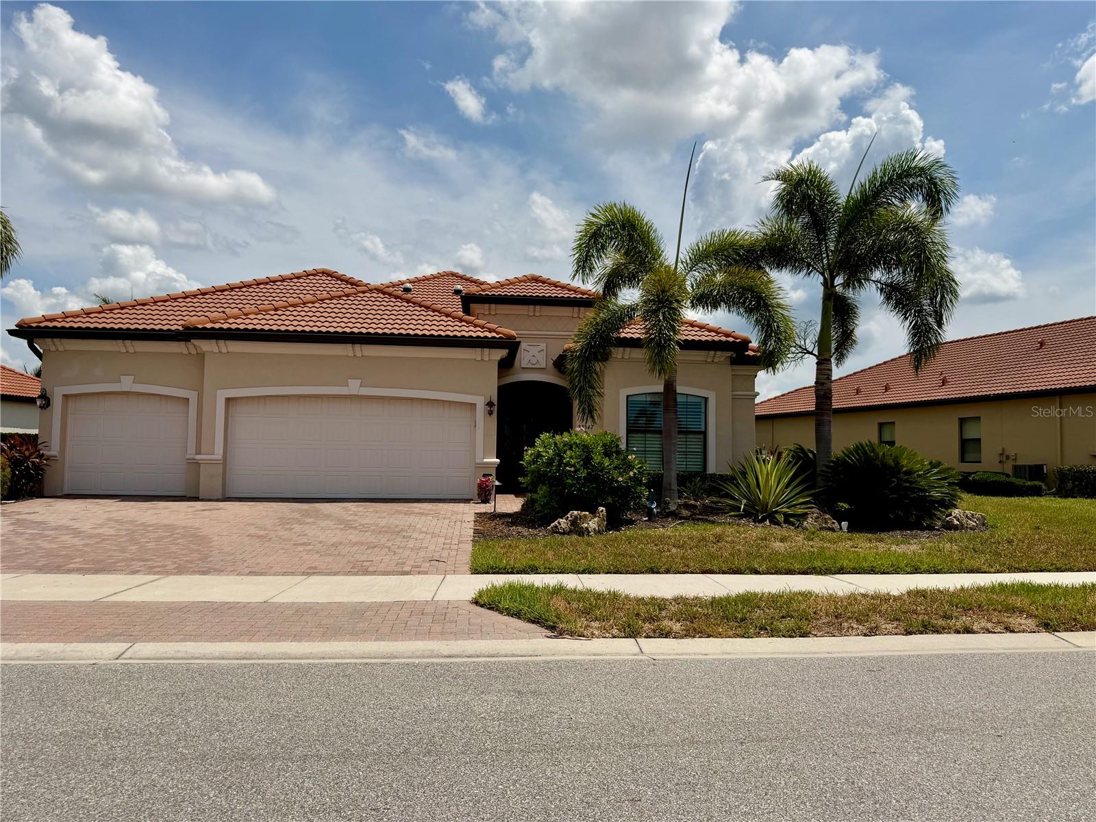 23547 Waverly Cir Property Photo 1