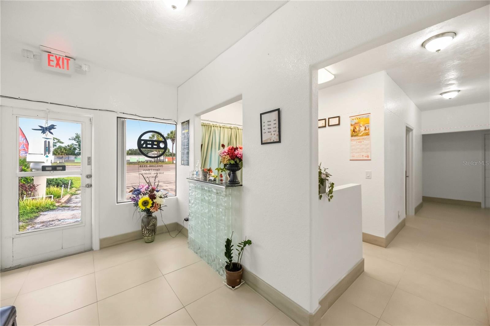 2081 Tamiami Trl Property Photo 2